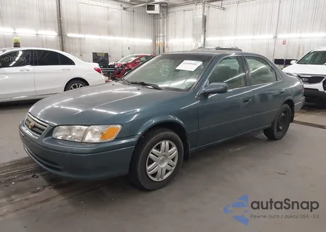 2001 Toyota Camry Le V6 z USA, uszkodzony, nr VIN 4T1BF22K11U965733